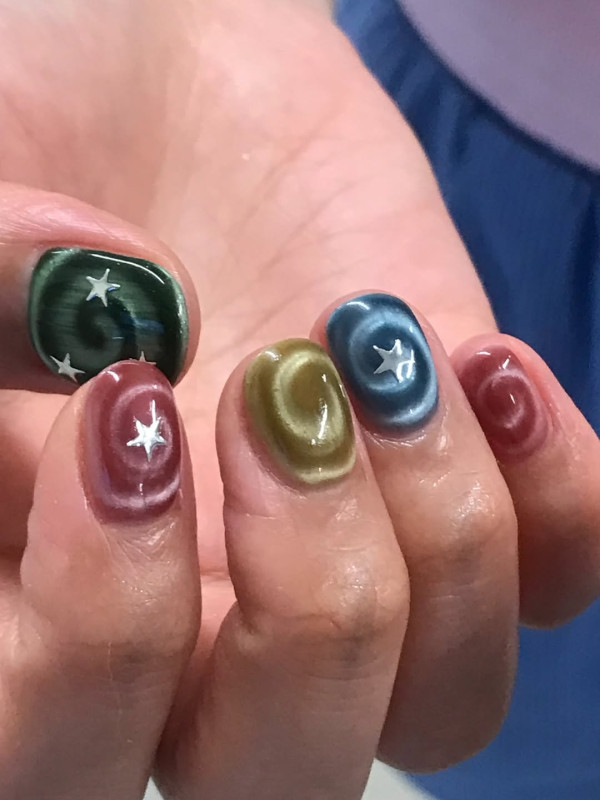 美甲趨勢|漩渦美甲 圖片來源:IG@hminnail