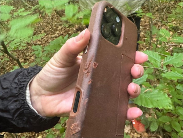 【真AirDrop】iPhone 跌出飛機竟完好無損 全靠呢個手機殼