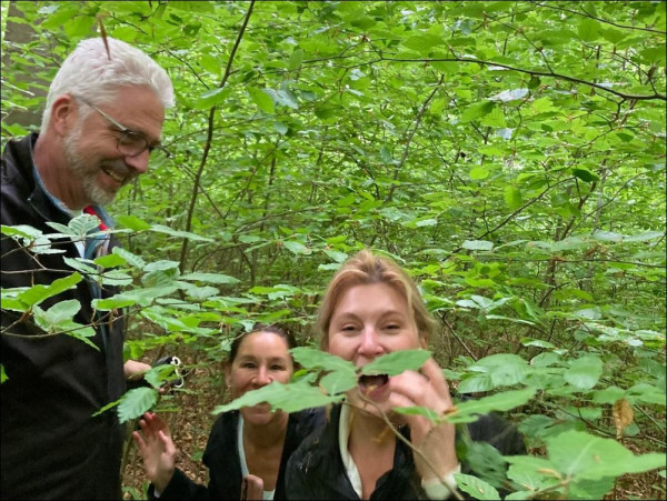 【真AirDrop】iPhone 跌出飛機竟完好無損 全靠呢個手機殼