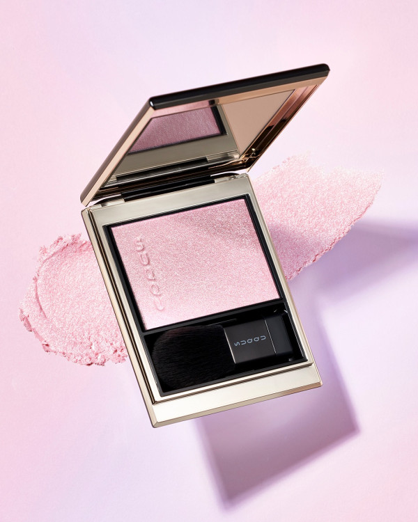 SUQQU 亮采高光蜜粉餅-限定色103 宇宙粉 圖片來源:FB@SUQQU