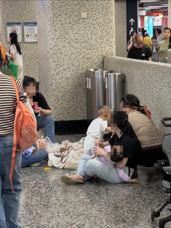 內地客港鐵站坐地下野餐惹譁然：喺深圳都未見過！違例隨時罰$2000  