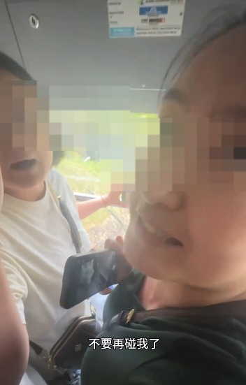 有片｜中國女馬來西亞纜車爭頭位打卡爆「京滬大戰」！網友批行為丟架：丟人丟到國外 