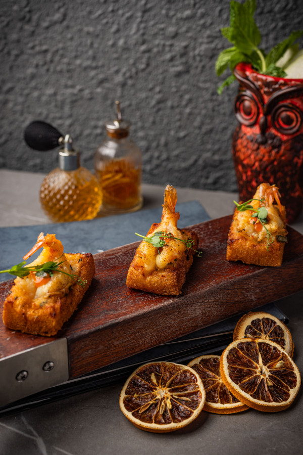 旺角月球主題餐廳推出星座Cocktails  豬腩肉刈包／慢煮牛腸粉／壽司夾餅