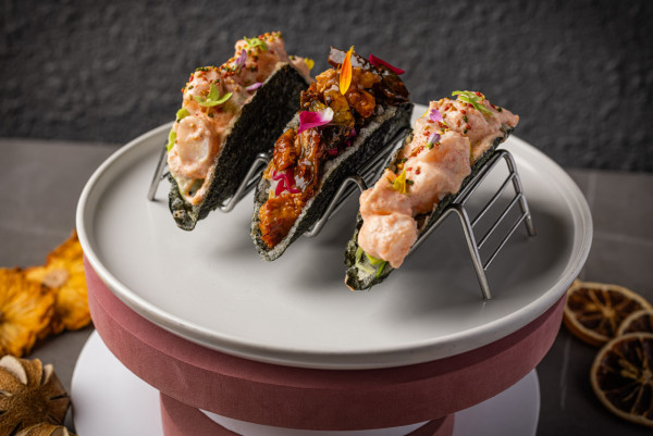 旺角月球主題餐廳推出星座Cocktails  豬腩肉刈包／慢煮牛腸粉／壽司夾餅