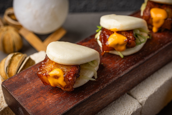 旺角月球主題餐廳推出星座Cocktails  豬腩肉刈包／慢煮牛腸粉／壽司夾餅