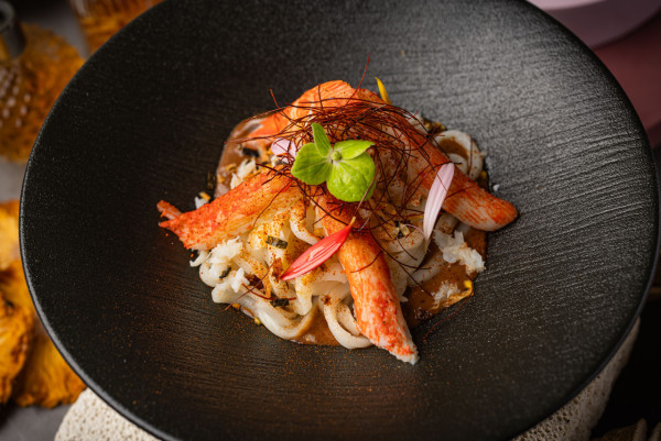 旺角月球主題餐廳推出星座Cocktails  豬腩肉刈包／慢煮牛腸粉／壽司夾餅