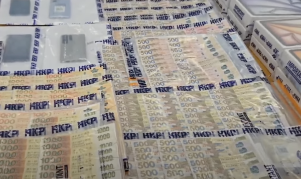 學生價變生財工具 4男涉偽造643張假學生證呃優惠 家中檢獲過百部iPad等電子產品