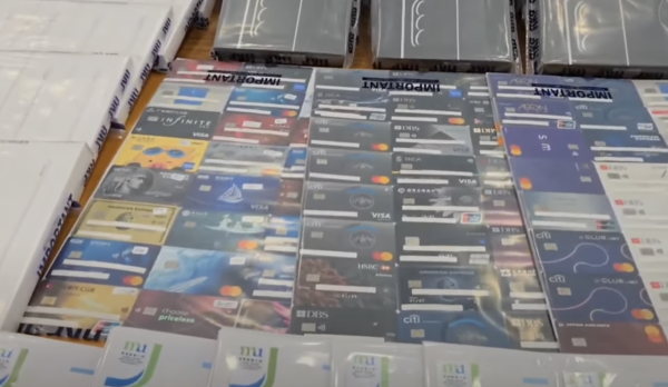 學生價變生財工具 4男涉偽造643張假學生證呃優惠 家中檢獲過百部iPad等電子產品