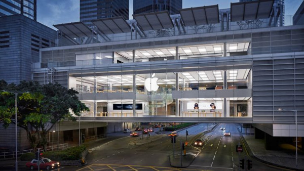 學生價變生財工具 4男涉偽造643張假學生證呃優惠 家中檢獲過百部iPad等電子產品