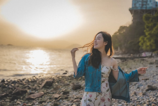 與前度將拍攝《再見愛人》（圖片來源：IG@selenaleelalee）