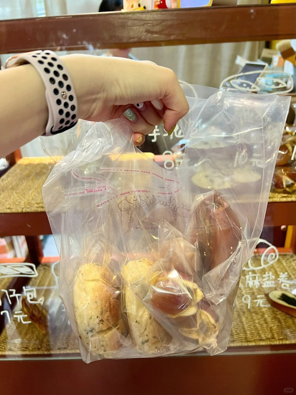 上梅林美食。圖片來源：大眾點評、小紅書@不晚、小紅書@A.Mei、小紅書@蕾蕾酱iii、小紅書@維基兼職法師、小紅書@一隻糯米雞、小紅書@兩隻餵食貓、小紅書@椿山曉、小紅書@一顆李子、小紅書@貓大人飽獵行動