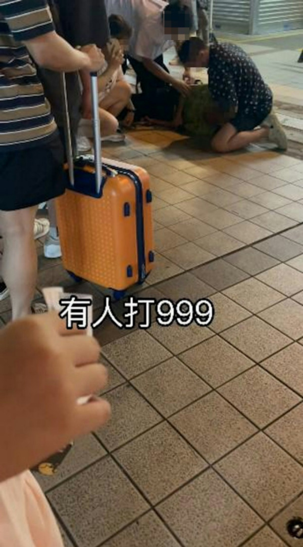 港漂目睹老人暈倒在地！眾人暖心舉動感動網民：香港人不冷漠