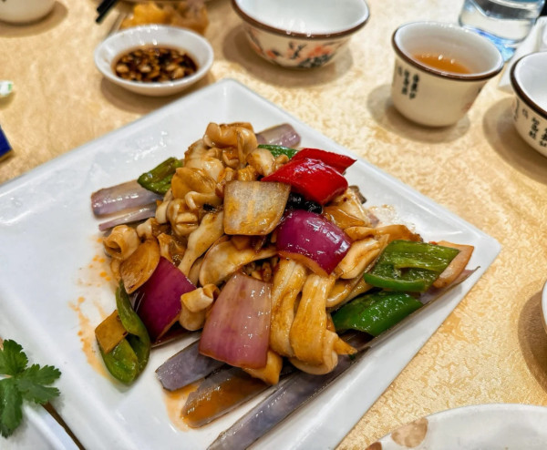 上梅林美食。圖片來源：大眾點評、小紅書@不晚、小紅書@A.Mei、小紅書@蕾蕾酱iii、小紅書@維基兼職法師、小紅書@一隻糯米雞、小紅書@兩隻餵食貓、小紅書@椿山曉、小紅書@一顆李子、小紅書@貓大人飽獵行動