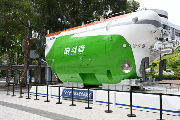 國家發展成就系列——無盡探索：中國的航天、航空及航海｜圖示實物原大的「奮鬥者號」全海深載人潛水器模型，長10.3米，闊3.2米，高4.5米，重3.4噸。