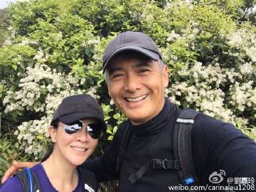 低調融入街坊生活(圖片來源:微博@劉嘉玲)