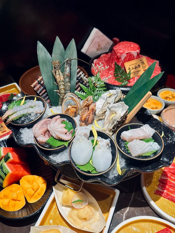 深圳壽喜燒。圖片來源：小紅書@藍莓朵朵、小紅書@莫跳跳、小紅書@change、小紅書@愛吃香菜的JJ、小紅書@棉花糖豬、小紅書@小陳去哪裡玩呀