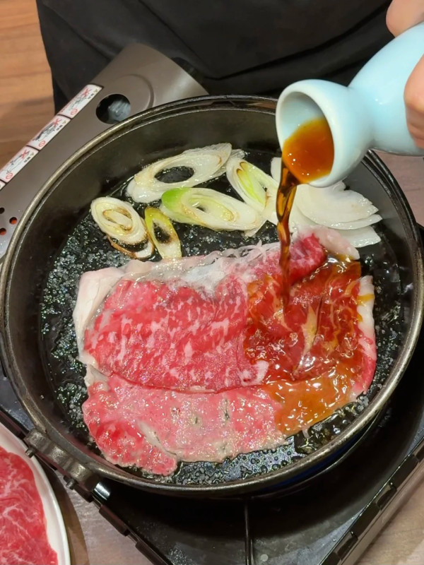 深圳壽喜燒。圖片來源：小紅書@藍莓朵朵、小紅書@莫跳跳、小紅書@change、小紅書@愛吃香菜的JJ、小紅書@棉花糖豬、小紅書@小陳去哪裡玩呀