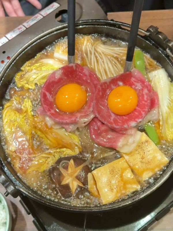 深圳壽喜燒。圖片來源：小紅書@藍莓朵朵、小紅書@莫跳跳、小紅書@change、小紅書@愛吃香菜的JJ、小紅書@棉花糖豬、小紅書@小陳去哪裡玩呀