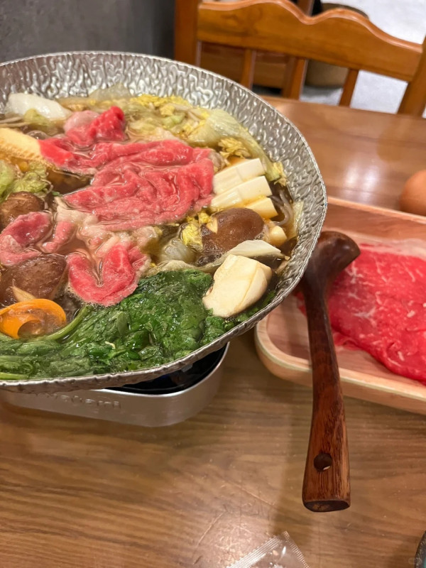 深圳壽喜燒。圖片來源：小紅書@藍莓朵朵、小紅書@莫跳跳、小紅書@change、小紅書@愛吃香菜的JJ、小紅書@棉花糖豬、小紅書@小陳去哪裡玩呀