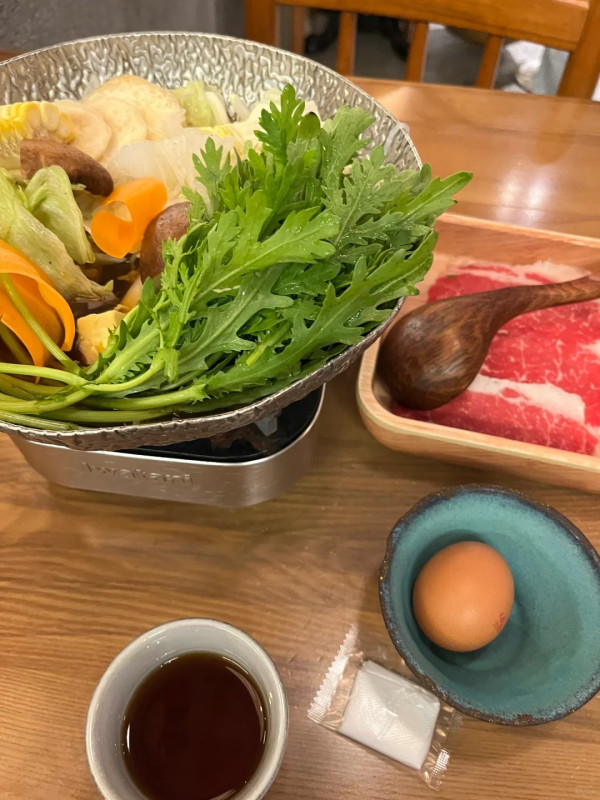 深圳壽喜燒。圖片來源：小紅書@藍莓朵朵、小紅書@莫跳跳、小紅書@change、小紅書@愛吃香菜的JJ、小紅書@棉花糖豬、小紅書@小陳去哪裡玩呀