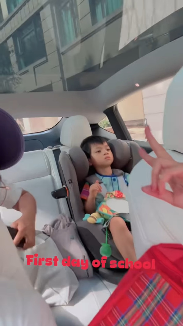何雁詩鄭俊弘天使仔仔第一日返學！入讀特殊幼稚園寄語青出於藍︰為你感到驕傲