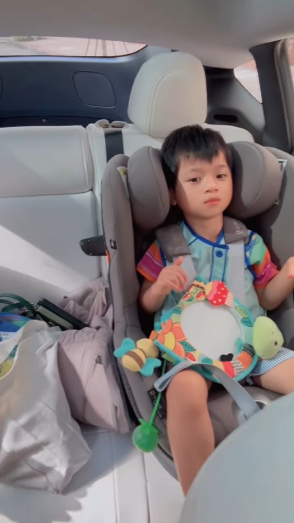 何雁詩鄭俊弘天使仔仔第一日返學！入讀特殊幼稚園寄語青出於藍︰為你感到驕傲