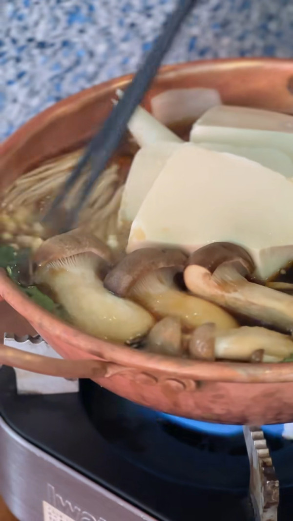 深圳壽喜燒。圖片來源：小紅書@藍莓朵朵、小紅書@莫跳跳、小紅書@change、小紅書@愛吃香菜的JJ、小紅書@棉花糖豬、小紅書@小陳去哪裡玩呀