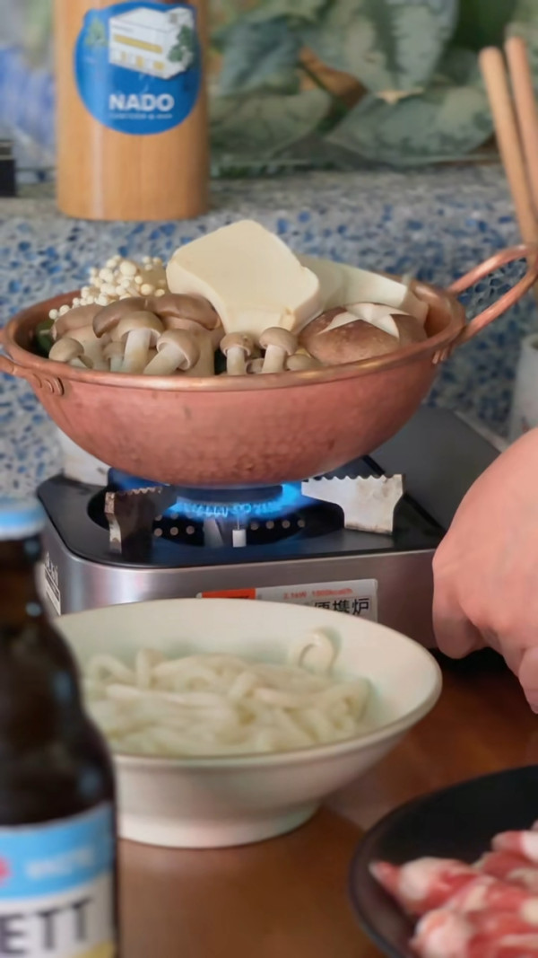 深圳壽喜燒。圖片來源：小紅書@藍莓朵朵、小紅書@莫跳跳、小紅書@change、小紅書@愛吃香菜的JJ、小紅書@棉花糖豬、小紅書@小陳去哪裡玩呀