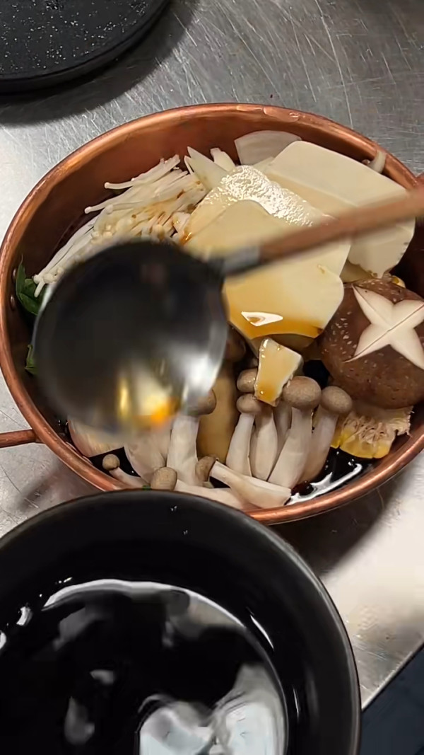 深圳壽喜燒。圖片來源：小紅書@藍莓朵朵、小紅書@莫跳跳、小紅書@change、小紅書@愛吃香菜的JJ、小紅書@棉花糖豬、小紅書@小陳去哪裡玩呀