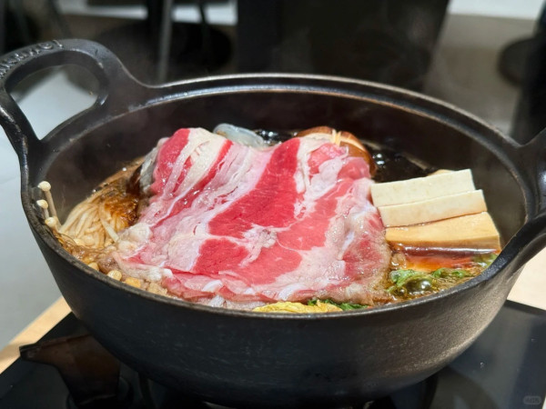 深圳壽喜燒。圖片來源：小紅書@藍莓朵朵、小紅書@莫跳跳、小紅書@change、小紅書@愛吃香菜的JJ、小紅書@棉花糖豬、小紅書@小陳去哪裡玩呀