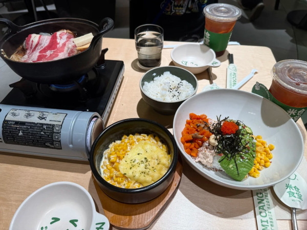 深圳壽喜燒。圖片來源：小紅書@藍莓朵朵、小紅書@莫跳跳、小紅書@change、小紅書@愛吃香菜的JJ、小紅書@棉花糖豬、小紅書@小陳去哪裡玩呀