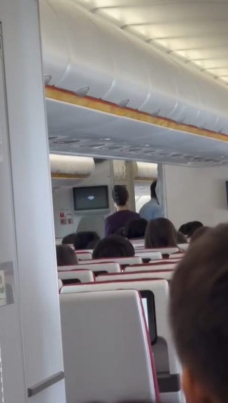 有片!麻煩客搭港航堅持唔扣安全帶 最終累全機延誤1小時 網民:永久黑名單