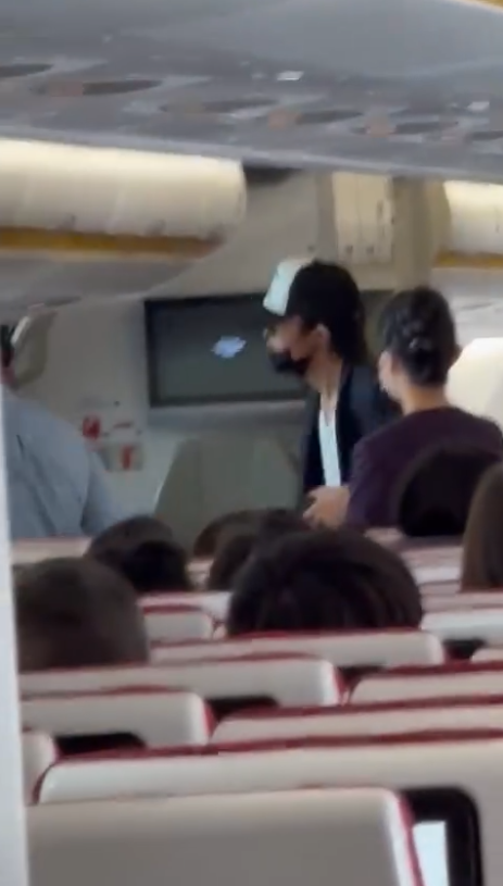 有片!麻煩客搭港航堅持唔扣安全帶 最終累全機延誤1小時 網民:永久黑名單