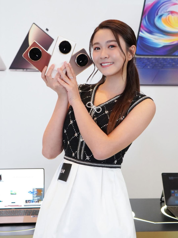 被網民指「走曬樣」(圖片來源：IG@kaman_kong）