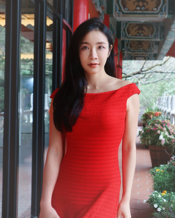 前東張女神利穎怡宣布懷孕喜訊！與圈外老公結婚6年終造人成功