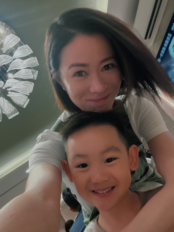 佘詩曼與契仔合照（圖片來源：IG@charmaine_sheh ）