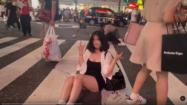 有片！台灣旅客大鬧日本澀谷坐斑馬線稱超好玩！台網民斥：不要丟台灣臉 