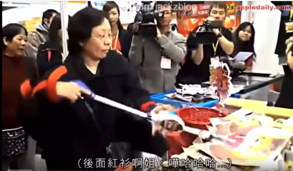 車cam直擊｜東隧烈火電單車特技表演 連環噴出火花似地盤燒焊 網民：放煙花咁