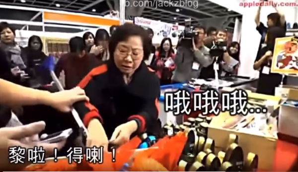 車cam直擊｜東隧烈火電單車特技表演 連環噴出火花似地盤燒焊 網民：放煙花咁