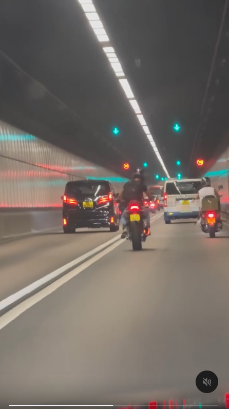 車cam直擊｜東隧烈火電單車特技表演 連環噴出火花似地盤燒焊 網民：放煙花咁