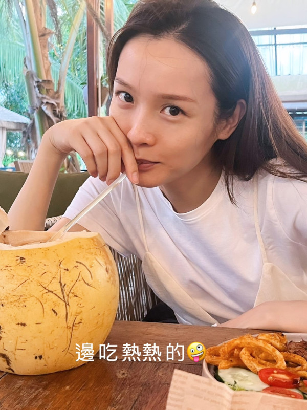 李佳芯久違露面IG晒超真實素顏 少女膚質狀態驚人獲激讚似中學生