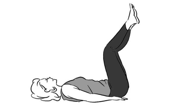「躺姿抬腿」（Lying Leg Raises）可改善腹部突出和下背部鬆弛，亦有助強化腹部深層肌肉，建議重複10次為一組，共進行3組。（圖片來源︰《介護ポストセブン》）