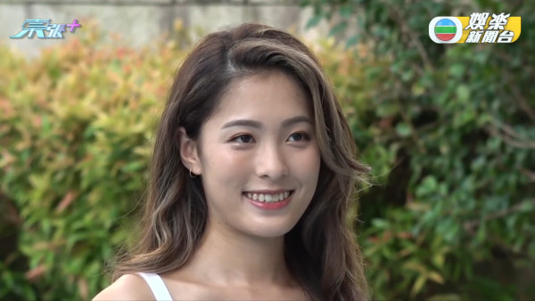 香港小姐2025｜14位佳麗泳衣宣傳照大公開！大熱9號陳詠詩fit爆晒超強腹肌