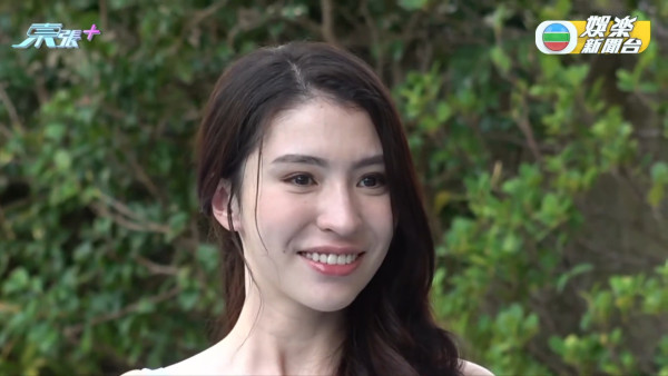  香港小姐2025｜14位佳麗泳衣宣傳照大公開！大熱9號陳詠詩fit爆晒超強腹肌
