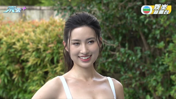  香港小姐2025｜14位佳麗泳衣宣傳照大公開！大熱9號陳詠詩fit爆晒超強腹肌