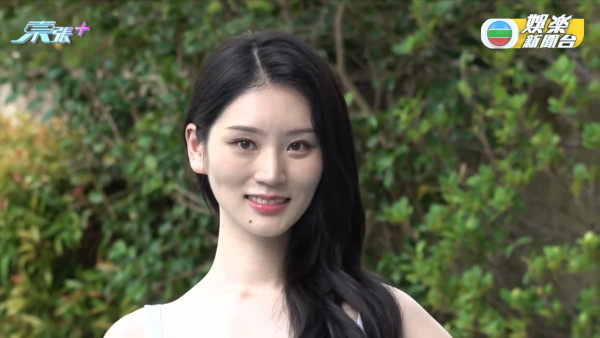  香港小姐2025｜14位佳麗泳衣宣傳照大公開！大熱9號陳詠詩fit爆晒超強腹肌