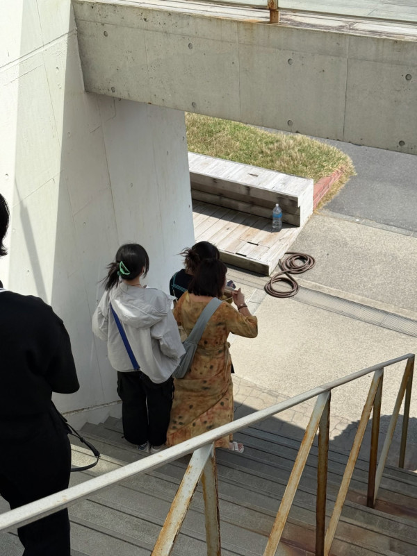 G.E.M.演唱會內地少女大量拎走一物品 網民怒轟偷竊「臉皮厚過地殼」 