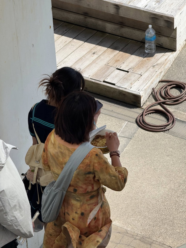 G.E.M.演唱會內地少女大量拎走一物品 網民怒轟偷竊「臉皮厚過地殼」 