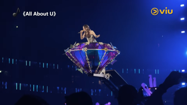 GEM演唱會2025｜鄧紫棋啟德開唱全程講廣東話 連環唱廣東歌掀香港歌迷集體回憶