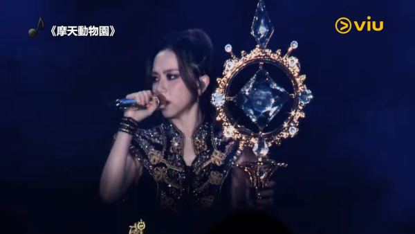 GEM演唱會2025｜鄧紫棋啟德開唱全程講廣東話 連環唱廣東歌掀香港歌迷集體回憶